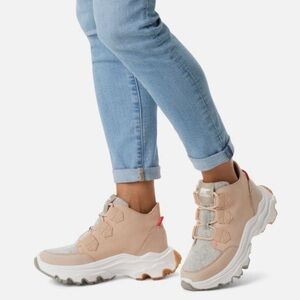 Sorel Kinetic Breakthru Caribou Sneaker Boot in Nova Sand, Size 9. Worn once.